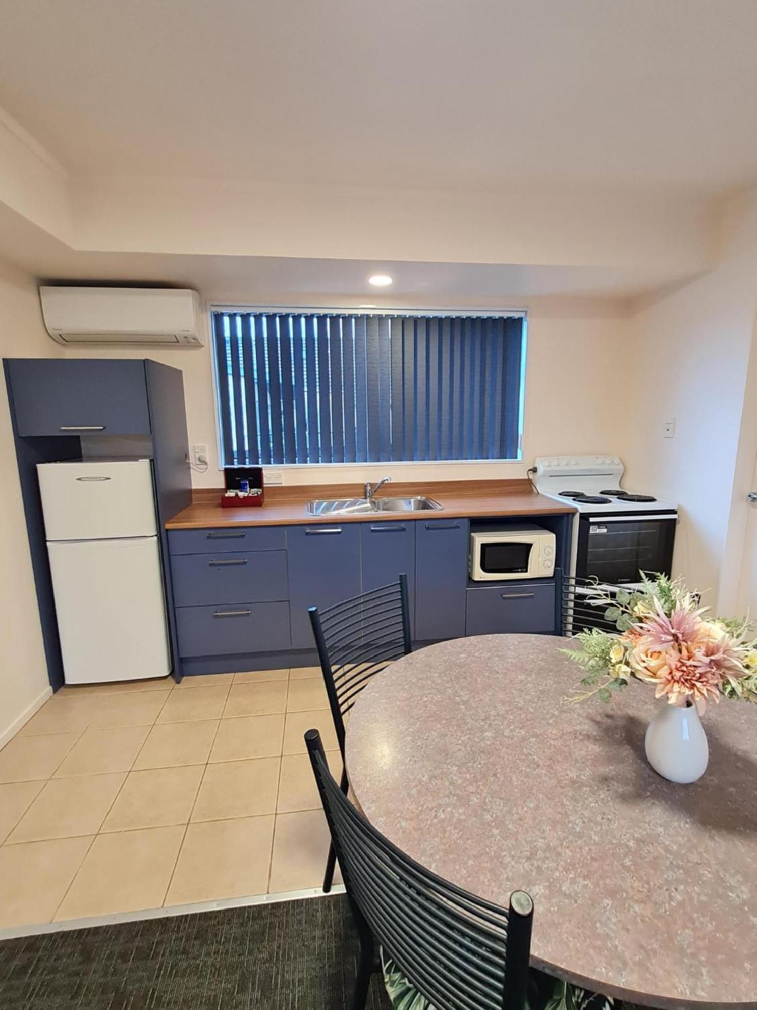 פאנגאריי Avenue Heights Motel מראה חיצוני תמונה