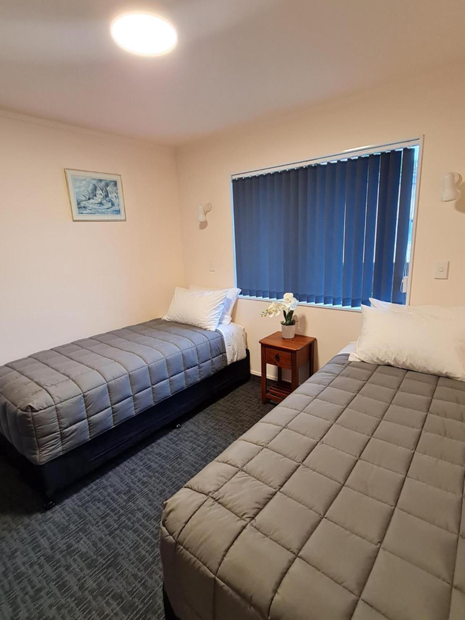 פאנגאריי Avenue Heights Motel מראה חיצוני תמונה
