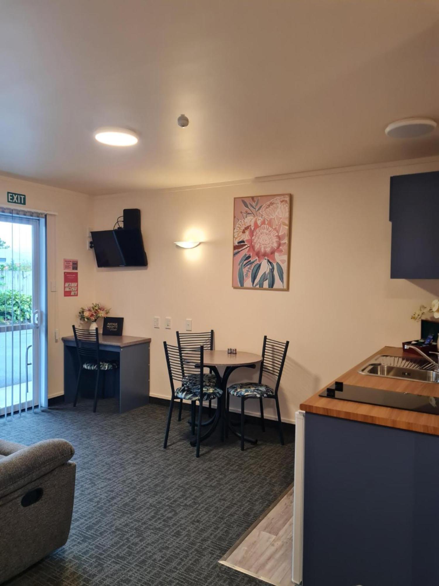 פאנגאריי Avenue Heights Motel מראה חיצוני תמונה