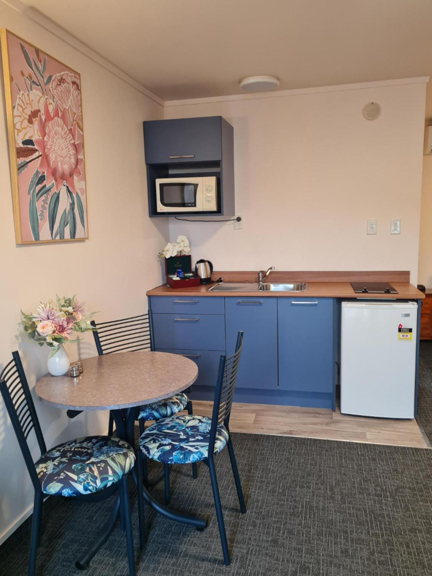 פאנגאריי Avenue Heights Motel מראה חיצוני תמונה