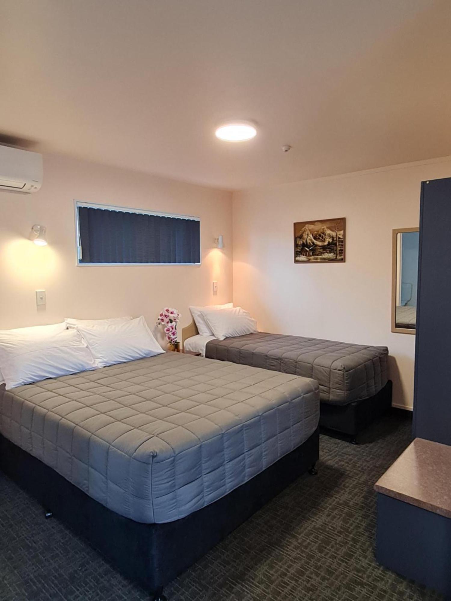 פאנגאריי Avenue Heights Motel מראה חיצוני תמונה