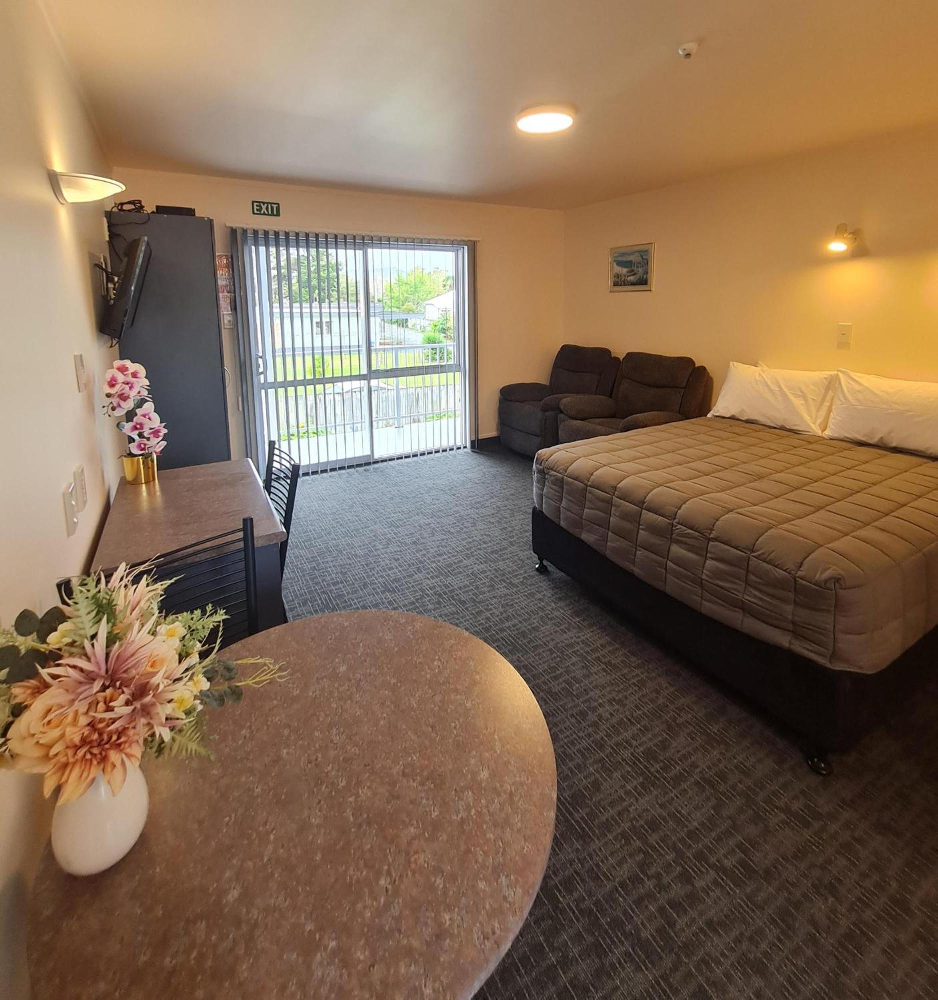 פאנגאריי Avenue Heights Motel מראה חיצוני תמונה
