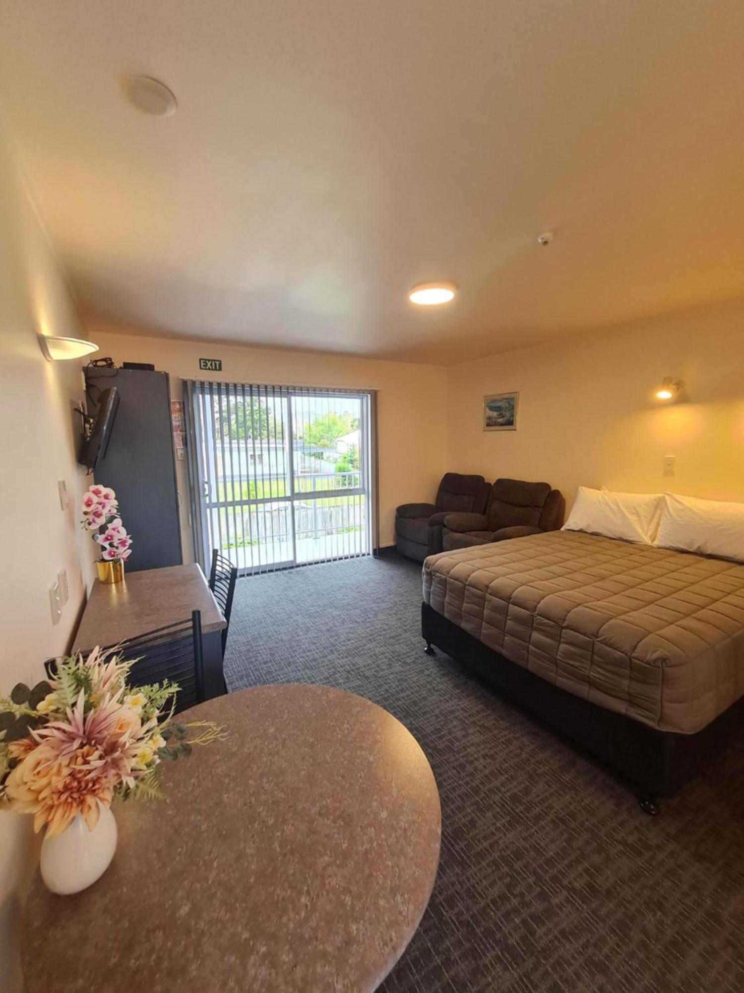 פאנגאריי Avenue Heights Motel מראה חיצוני תמונה