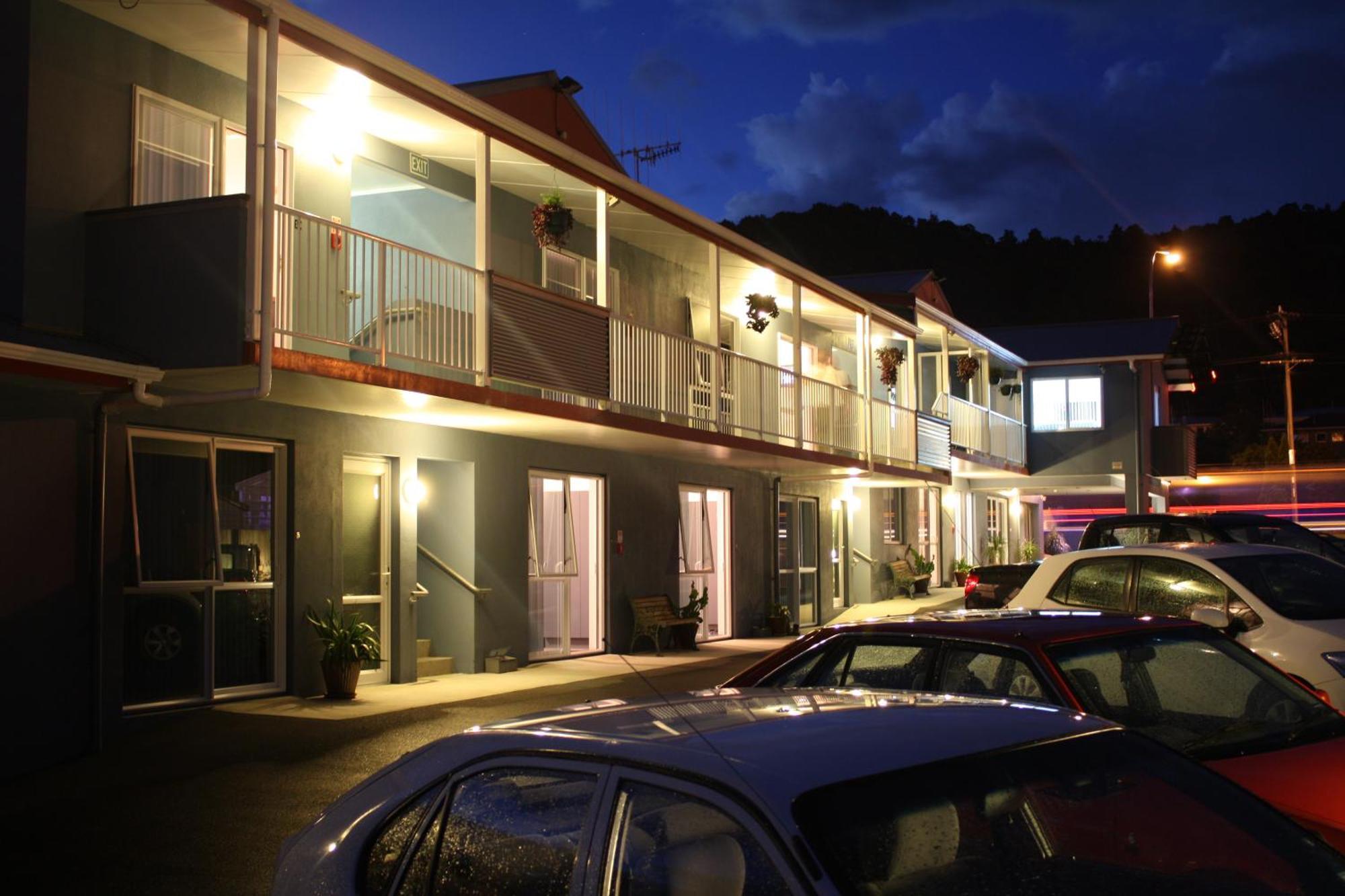 פאנגאריי Avenue Heights Motel מראה חיצוני תמונה