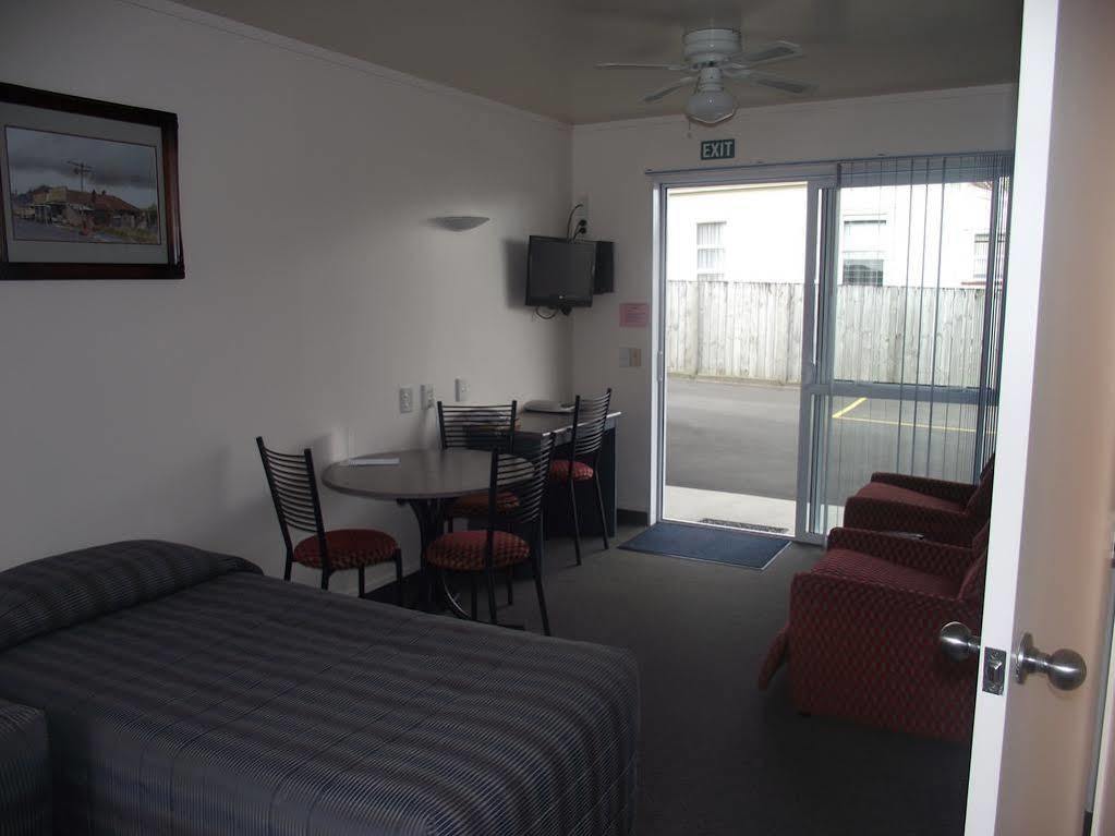 פאנגאריי Avenue Heights Motel מראה חיצוני תמונה