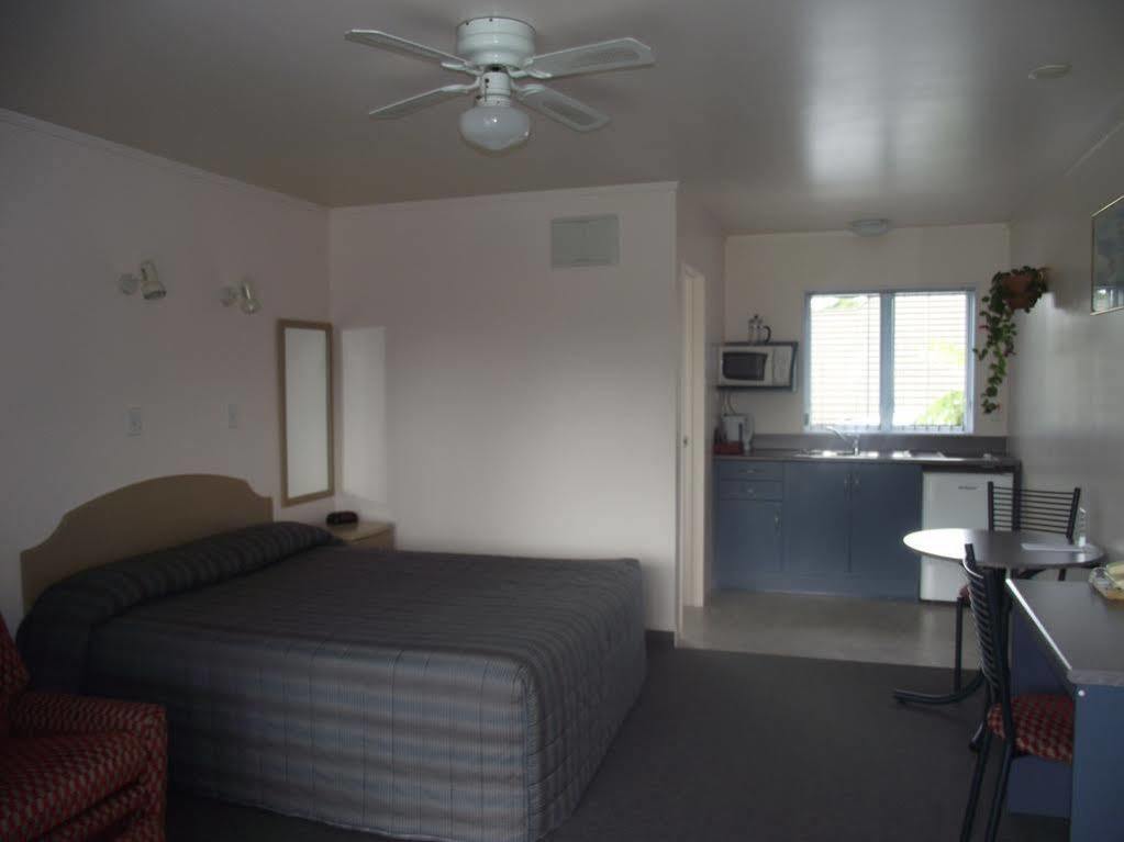 פאנגאריי Avenue Heights Motel מראה חיצוני תמונה